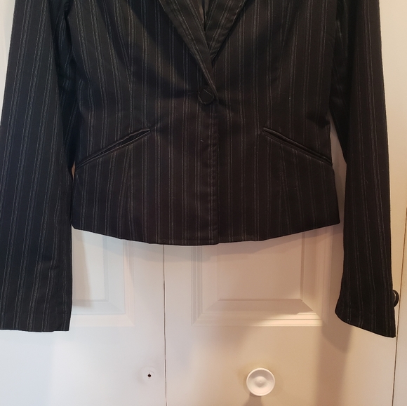 2/$30 Maurices Fitted Black Pin Stripe Blazer - Picture 4 of 4